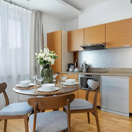 아파트 Beautiful Aleje Marcinkowskiego With Balcony By Renters