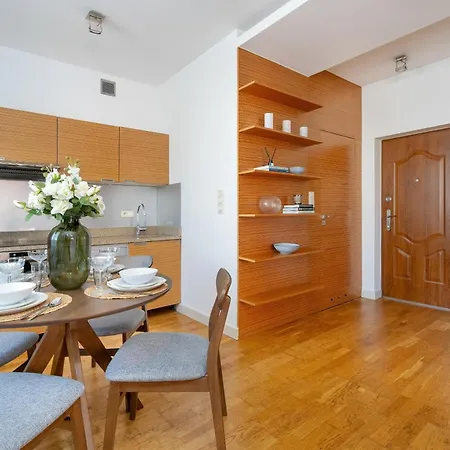 Beautiful Aleje Marcinkowskiego With Balcony By Renters 아파트 포즈난